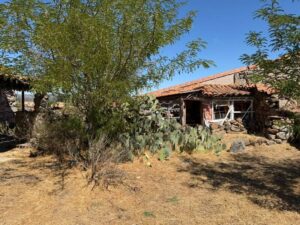 CASA DE PUEBLO PARA REFORMAR CON PATIO EN VILLAR DE CORNEJA (ÁVILA)
