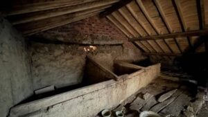 CASA DE PIEDRA CON PATIO Y GRANDES POSIBILIDADES EN BONILLA DE LA SIERRA, ÁVILA