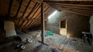 CASA DE PIEDRA CON PATIO Y GRANDES POSIBILIDADES EN BONILLA DE LA SIERRA, ÁVILA