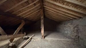 CASA DE PIEDRA CON PATIO Y GRANDES POSIBILIDADES EN BONILLA DE LA SIERRA, ÁVILA