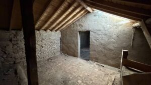 CASA DE PIEDRA CON PATIO Y GRANDES POSIBILIDADES EN BONILLA DE LA SIERRA, ÁVILA