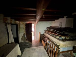 CASA DE PUEBLO PARA REFORMAR CON PATIO EN VILLAR DE CORNEJA (ÁVILA)