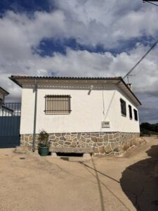 CASA DE PUEBLO EN CASILLAS DE CHICAPIERNA – BECEDILLAS (ÁVILA)
